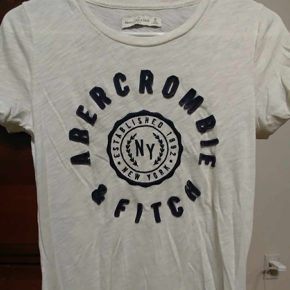 Like new Abercrombie &Fitch tee
